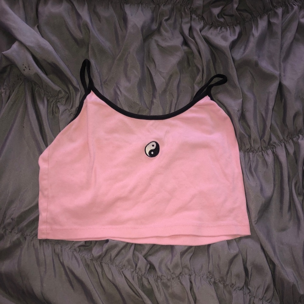✨2 for $18✨ urban outfitters yin yang crop top!